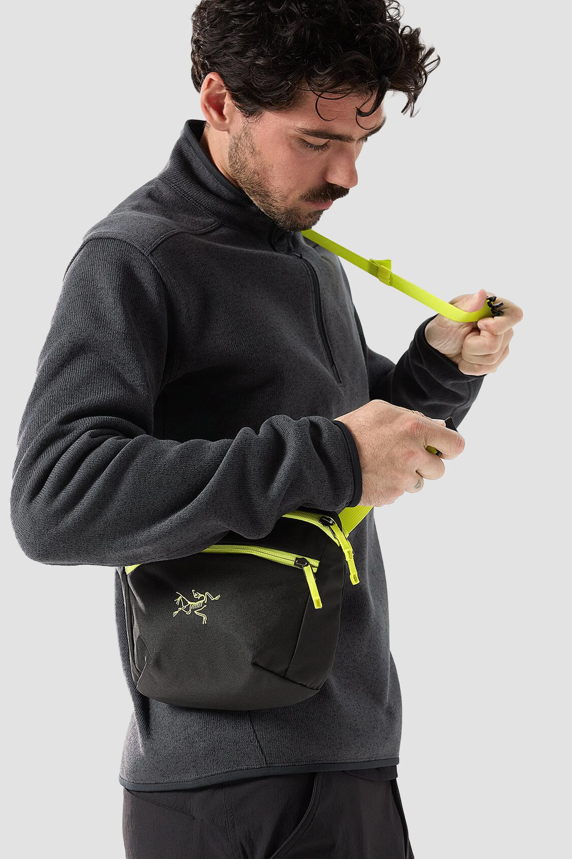 Arc'teryx Unisex Mantis 2 Waist Pack in Black/Euphoria