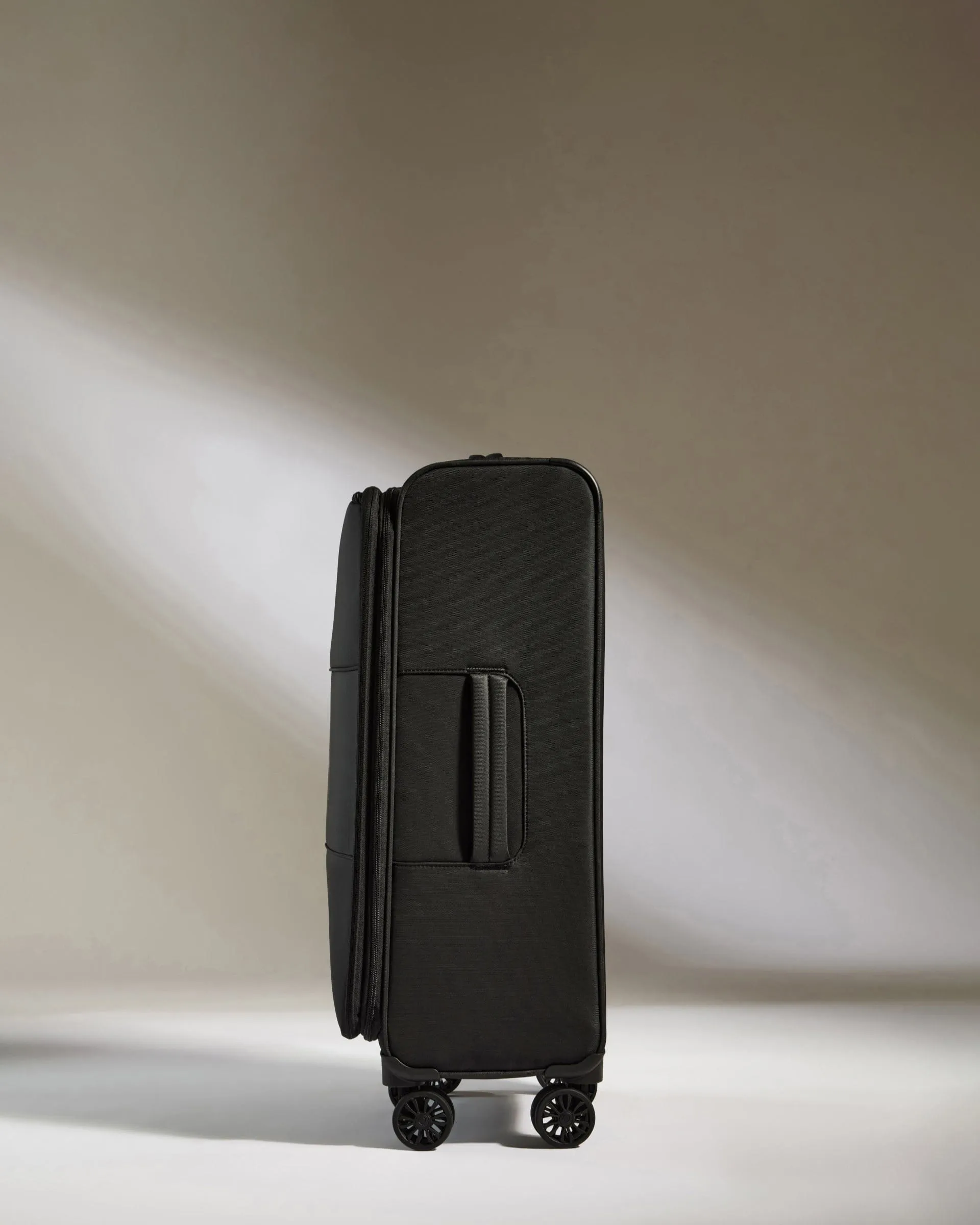 Lightest Medium Suitcase in Black - Soft Stripe